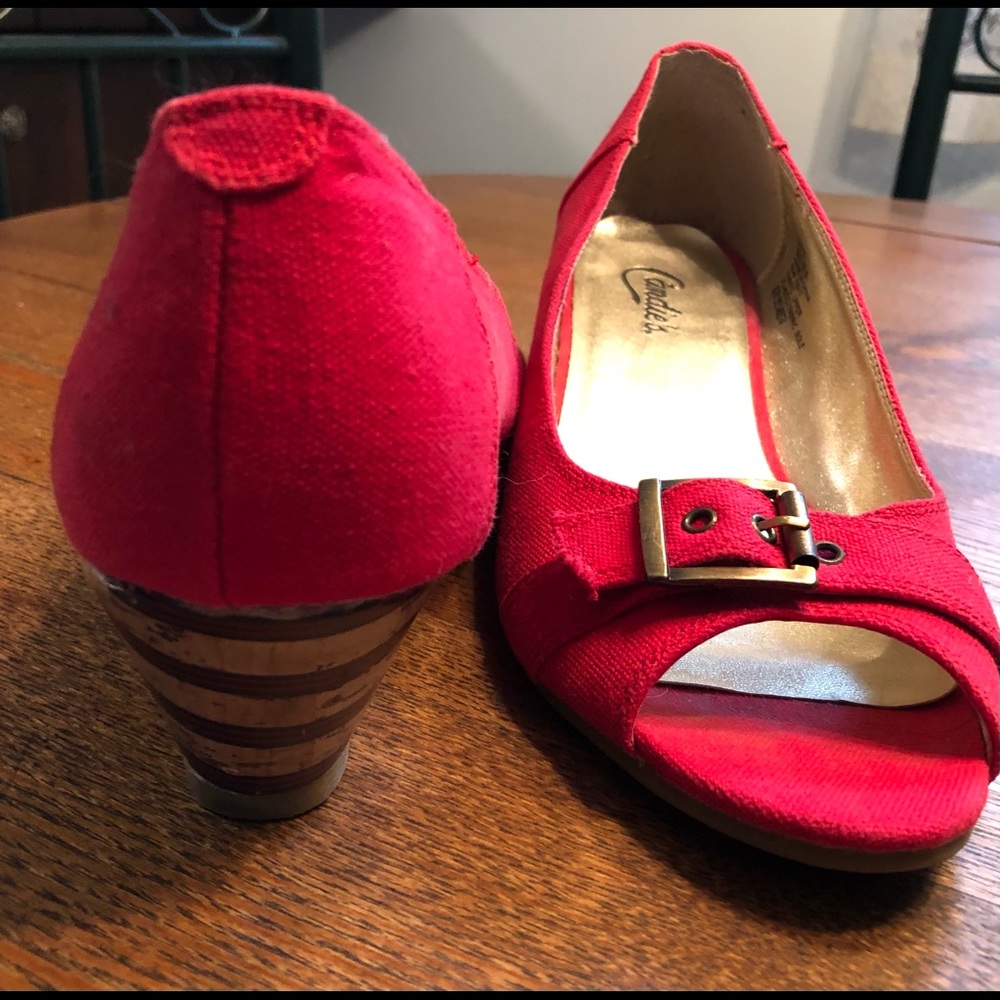 Candie’s Red Open Toe Wedge - Picture 4 of 5